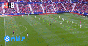 此前皇馬對(duì)陣奧薩蘇納。比賽補(bǔ)時(shí)階段，居萊爾中圈超級(jí)吊射擊中橫梁